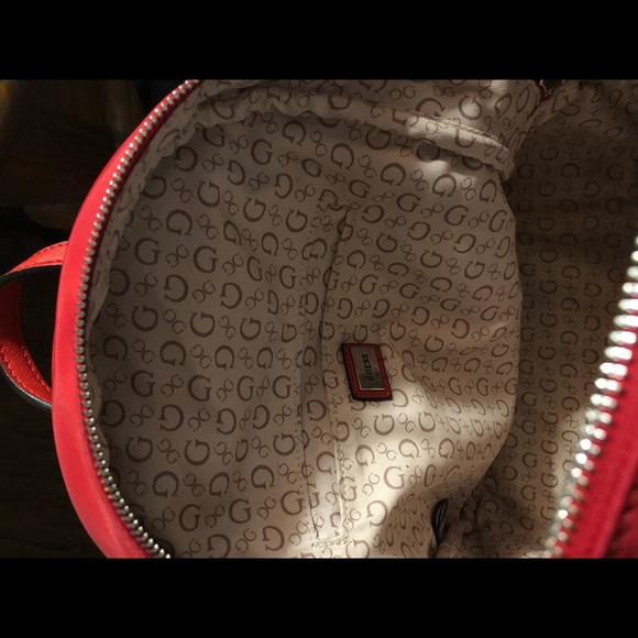Guess red mini backpack - Picture 5 of 7